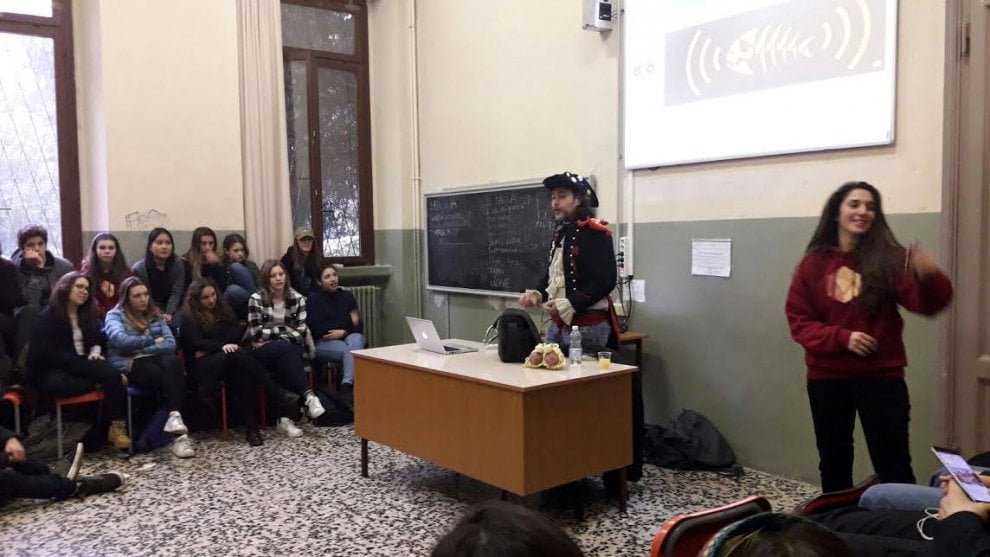 La Repubblica: Scuola, l’occupazione in diretta su Fb: tra pastafarianesimo e legge elettorale, un media center per il Manzoni