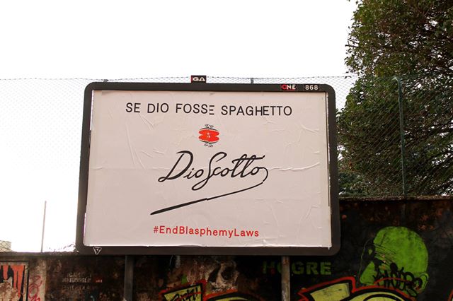 Vice.com : Cosa c’è dietro i poster con le ‘bestemmie’ e la pasta in giro per Roma